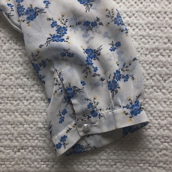 Floral 3/4 sleeve low back blouse - Picture 3 of 8